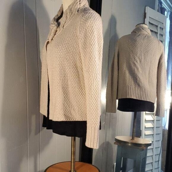 Banana Republic Heritage Sweater Wool Cable KNIT CARDIGAN WOMAN'S WOMEN'S Small - Picture 4 of 9